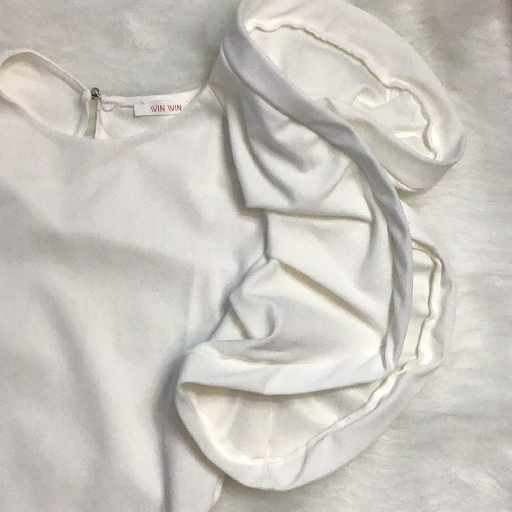 Basic Ruffle Top🛍 - Picture 3 of 5